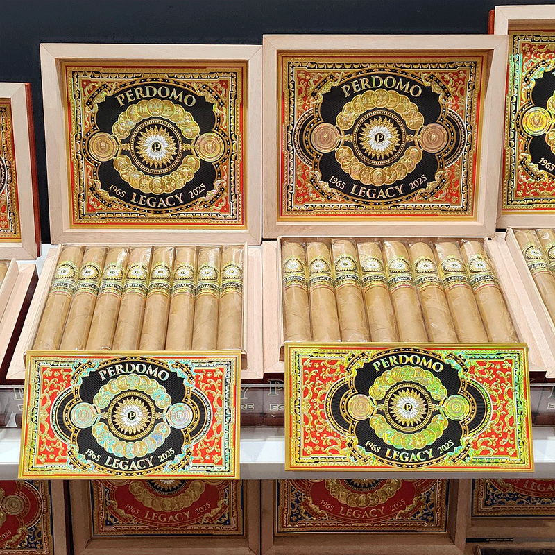 Perdomo Legacy Connecticut Robusto Box of 24