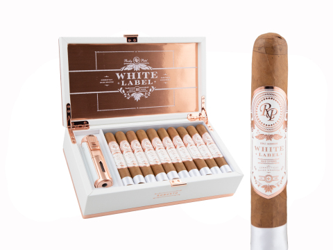 Rocky Patel White Label Gift Set With 20 Cigars & Lighter - Cigars with Lighter - 20 Total Cigars
                                                                                             
                                    Available - Available - Special order