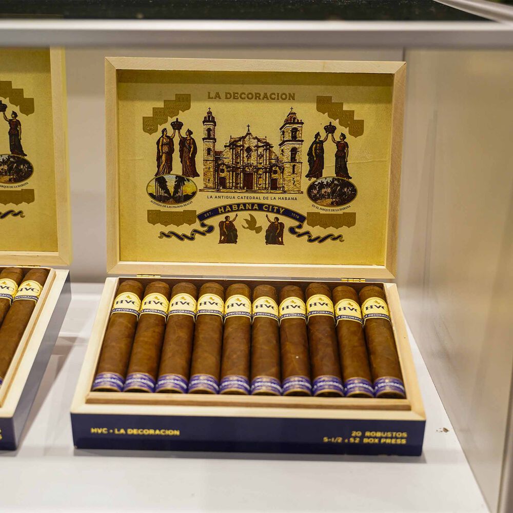 HVC La Decoracion Robusto BP / 5.5 x 52 Box of 20