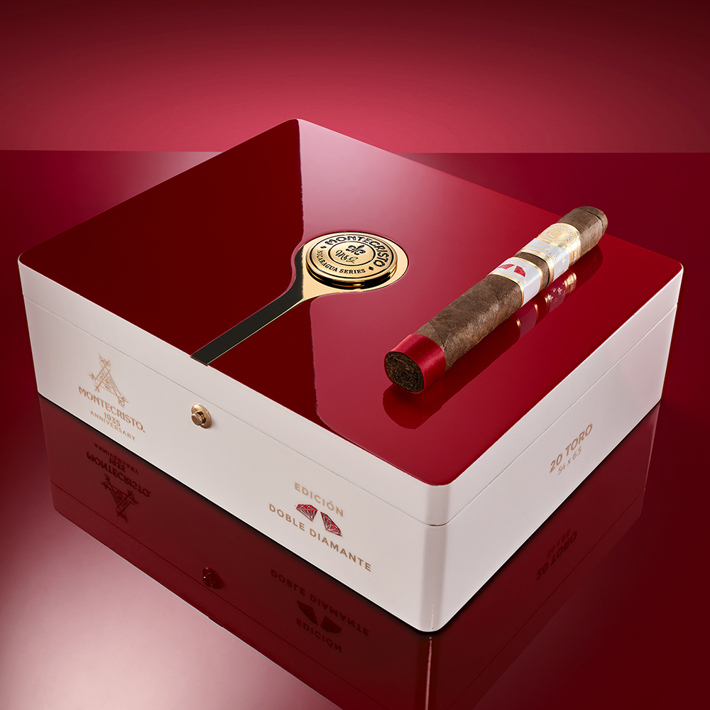 Montecristo 1935 Anniversary Edición Doble Diamante Red - Toro Extra (Box of 20)