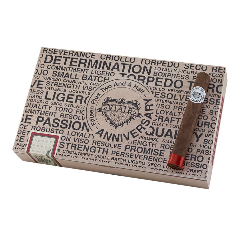 Viaje Fifteen Plus Two and a Half Red Natural | Toro | Box of 25